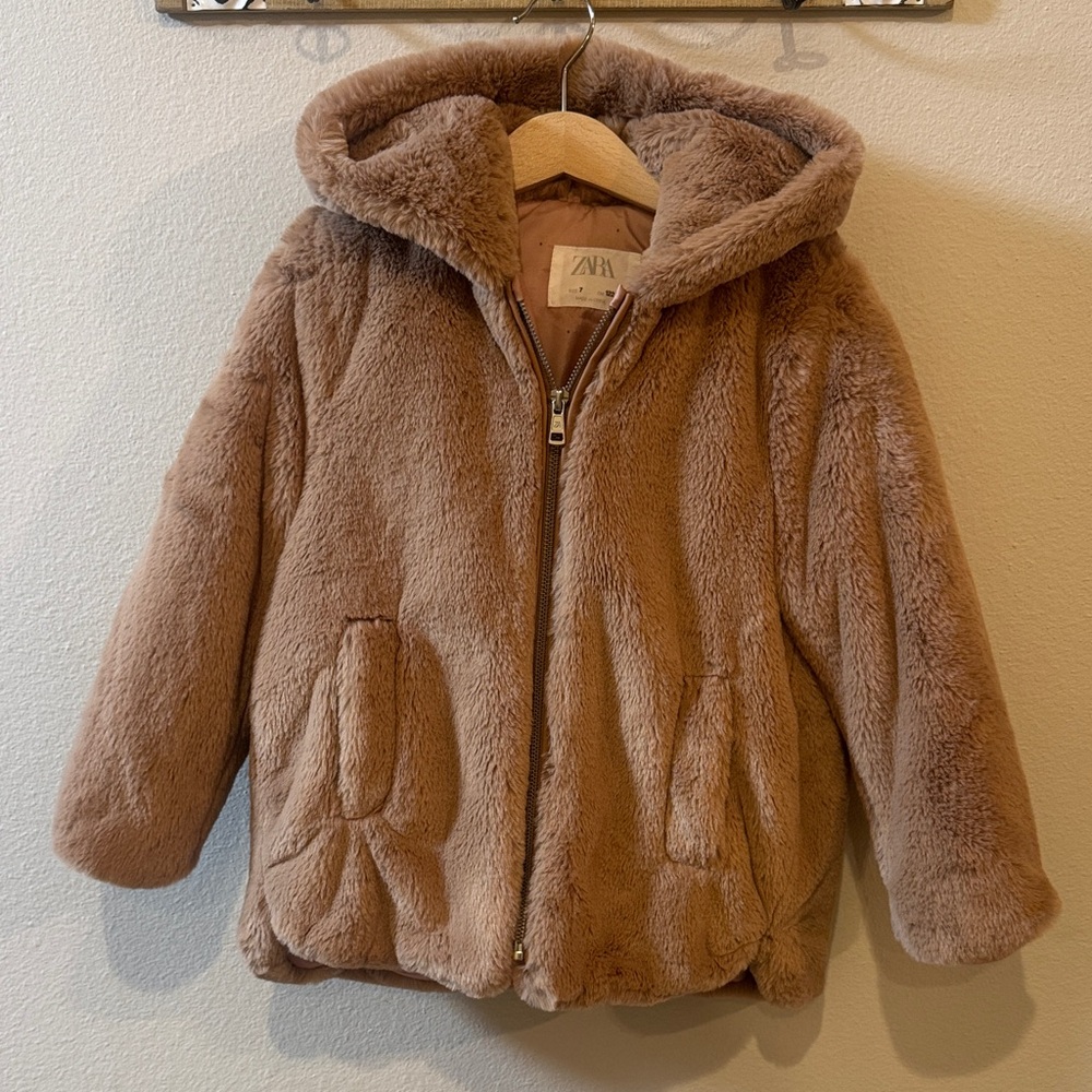 EUC Size 7 Zara Kids Plush Faux-Fur Hooded Jacket in Light Brown!